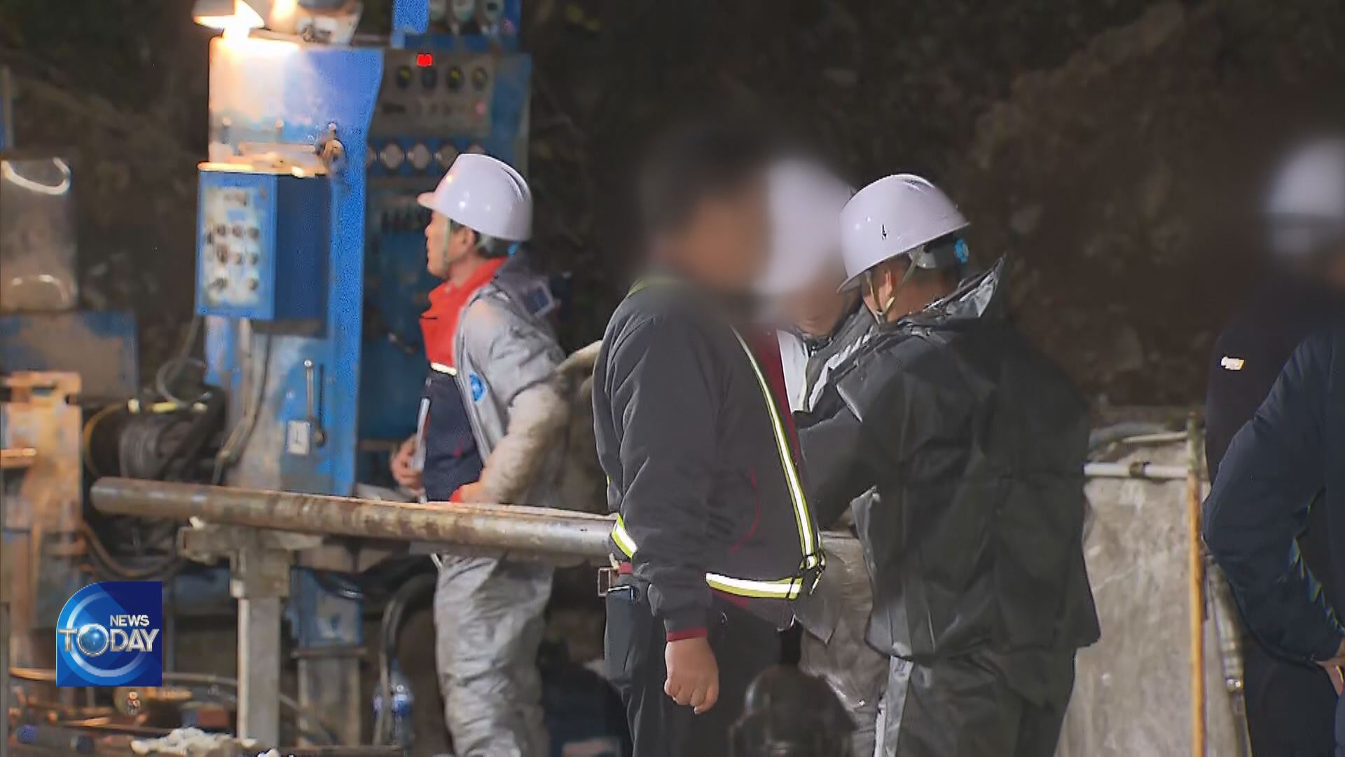 EFFORTS TO RESCUE BURIED MINERS