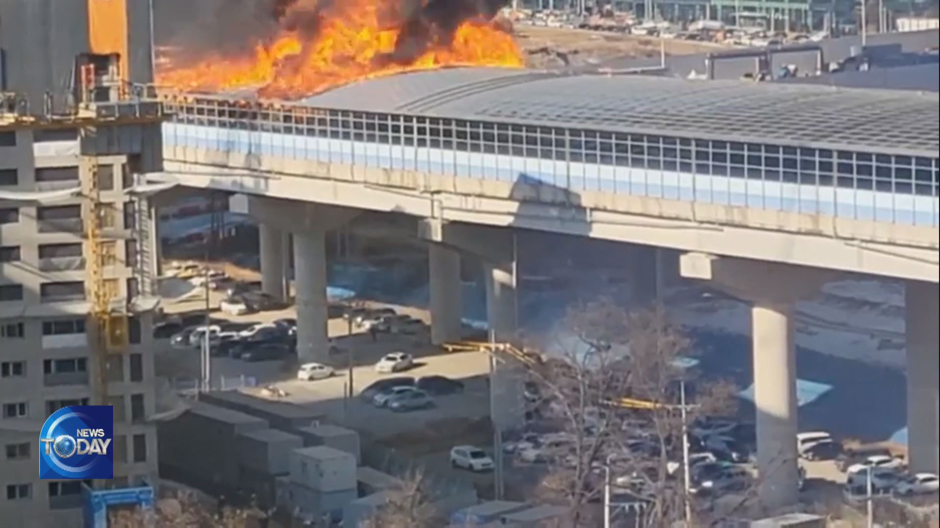 AT LEAST 5 DEAD IN EXPRESSWAY TUNNEL FIRE