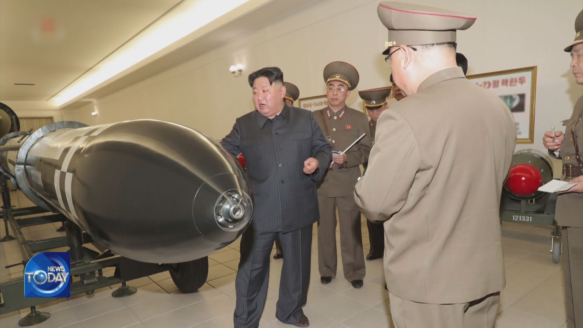 N. KOREA UNVEILS TACTICAL NUKE WARHEADS