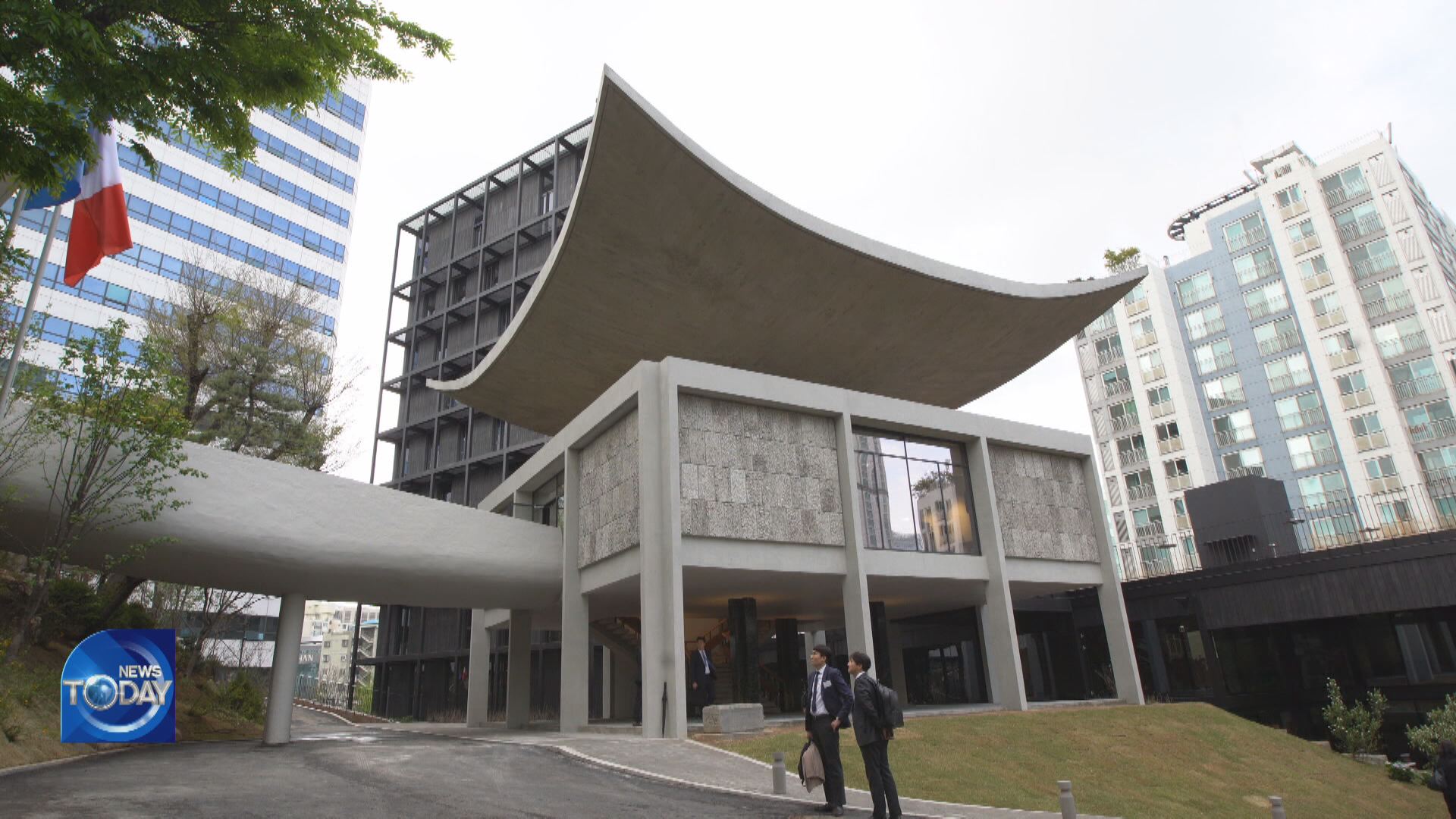 FRENCH EMBASSY WITH KOREAN DESIGN