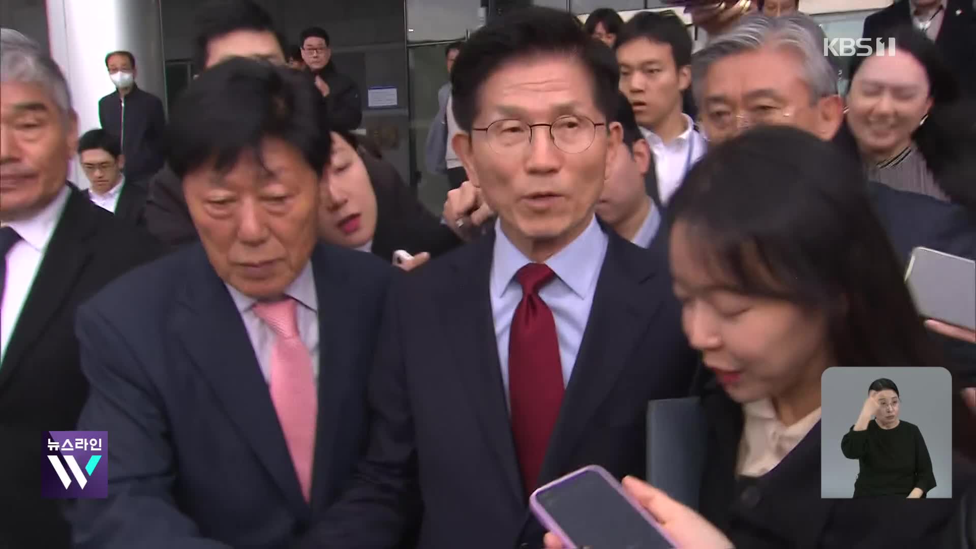 “후보 선출 직후 단일화”라더니…버티는 김문수 속내는?