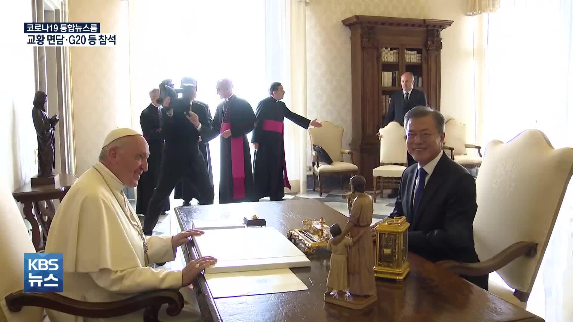 문 대통령, G20 등 참석차 출국…교황과 한반도 평화 논의