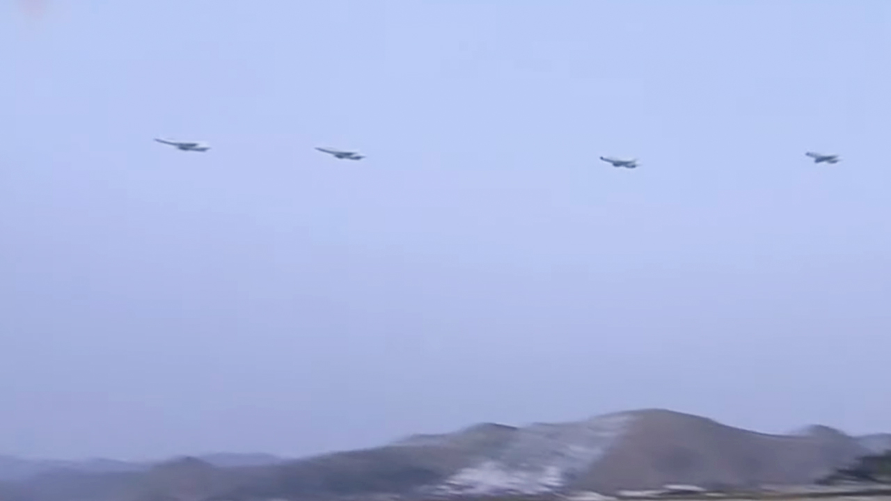 북 군용기, 12대 편대비행…우리 군, 즉각 대응