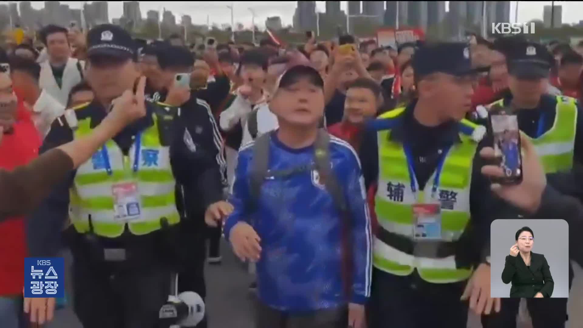 중국, 일본 유니폼 축구팬에 ‘나가라’…계속되는 반일 정서