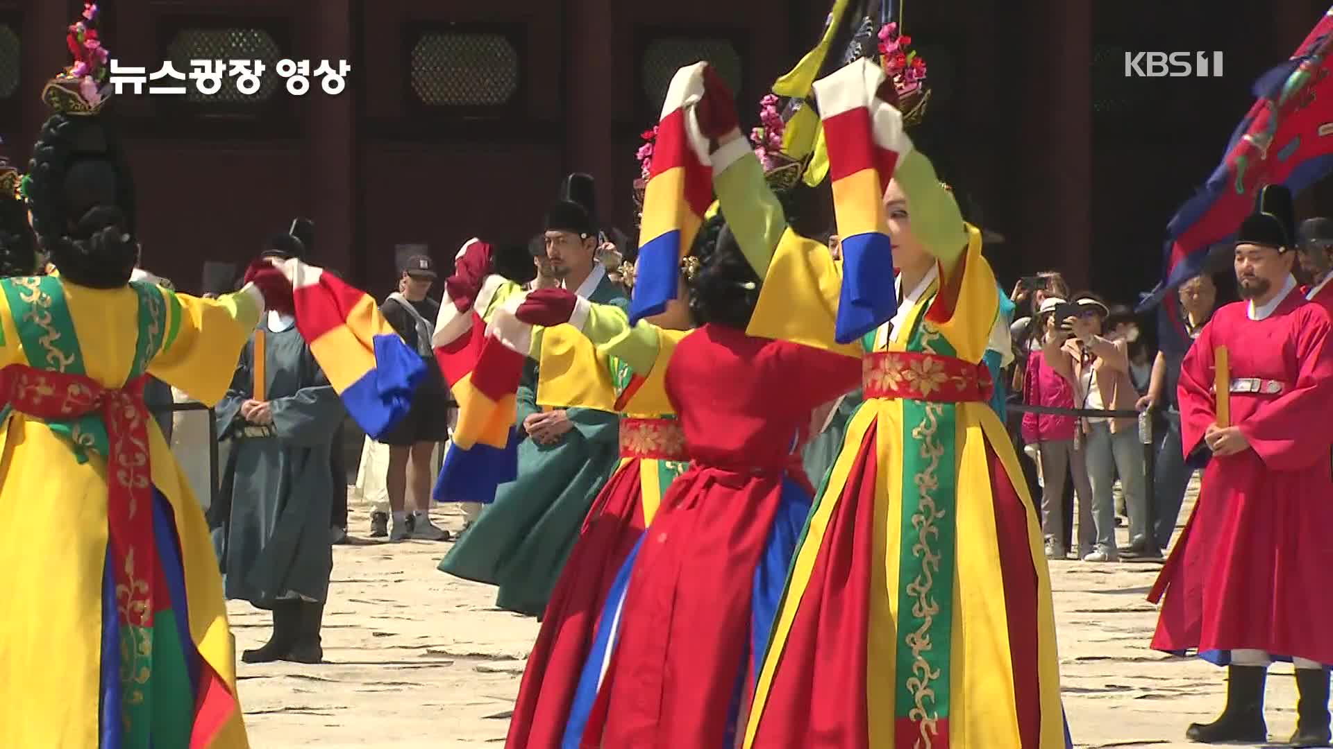 [뉴스광장 영상] 봄의 몸짓을 담은 궁중무용