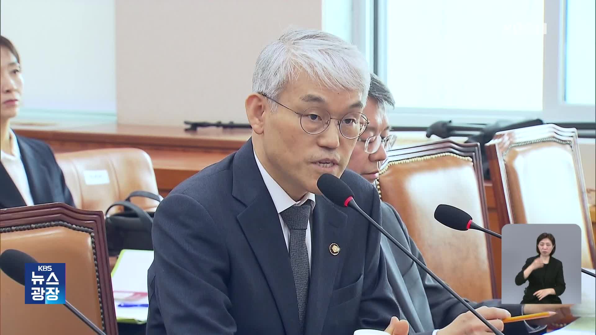 ‘술접대’·‘파기환송 사전모의설’ 잇따라 제기…대법원장 거취도 공방