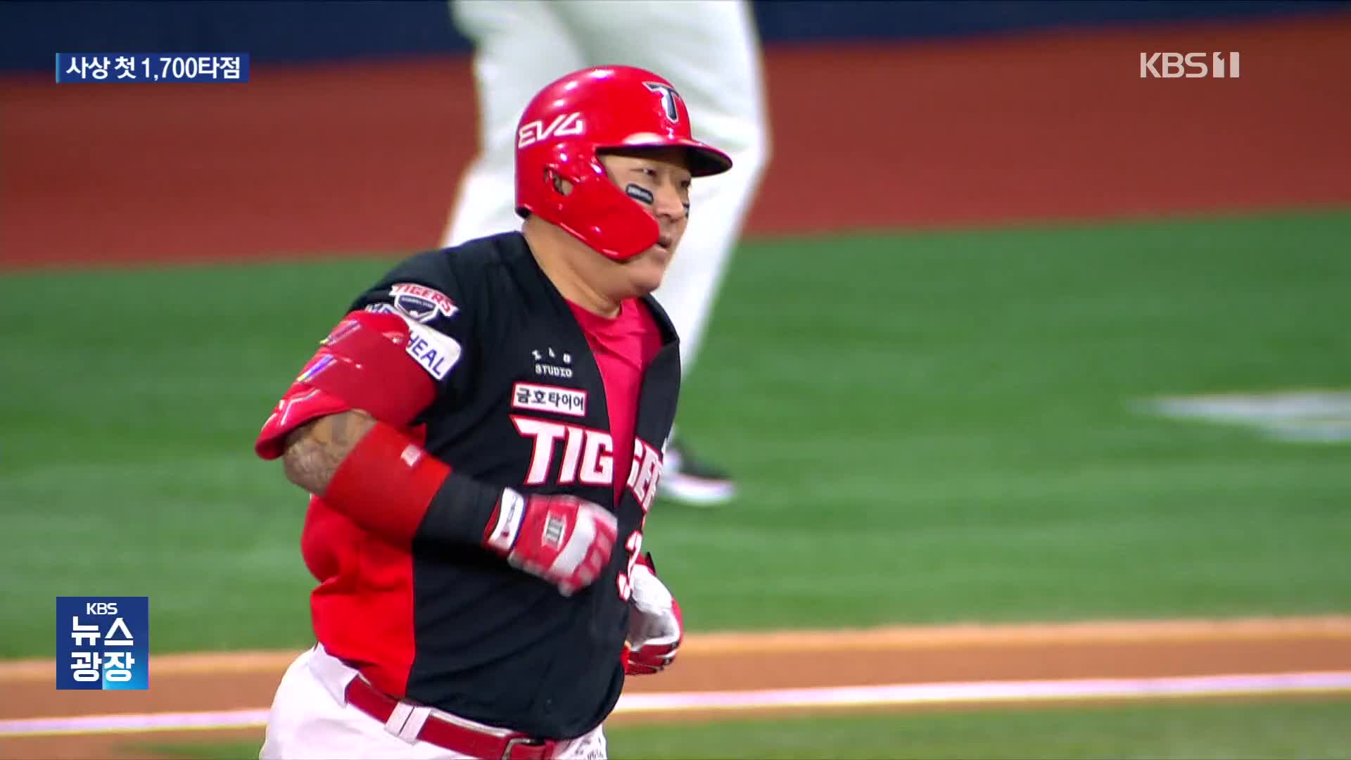 ‘아직도 전성기’ 최형우, KBO 사상 첫 1,700타점