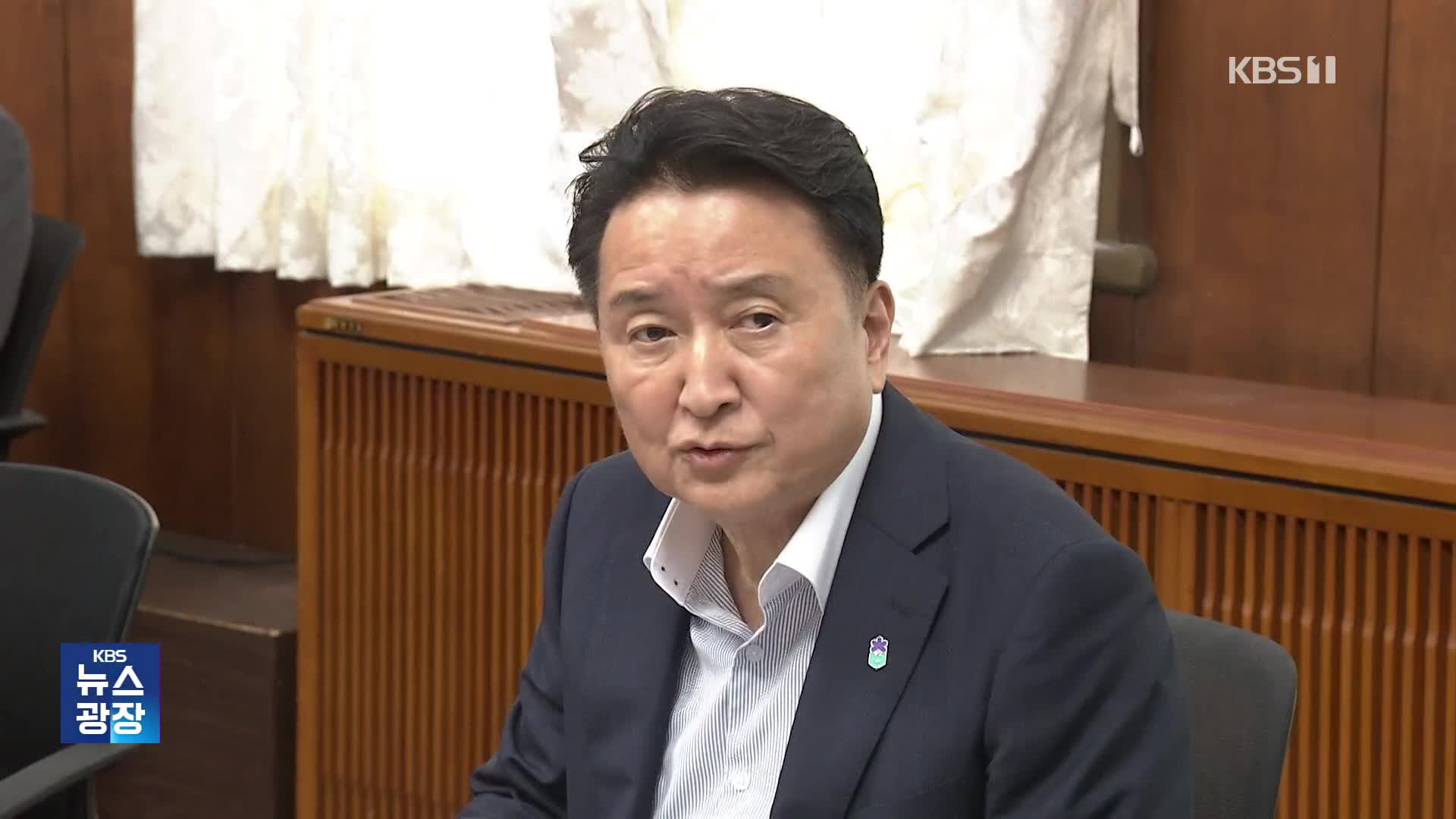 ‘돈봉투 수수 의혹’ 김영환 충북지사…경찰 압수수색