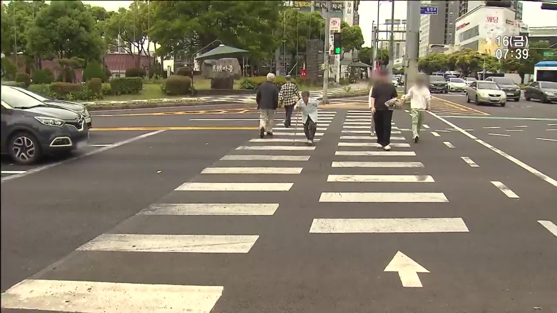 보행 교통사고 사망자만 증가…“횡단보도 시간 늘린다”
