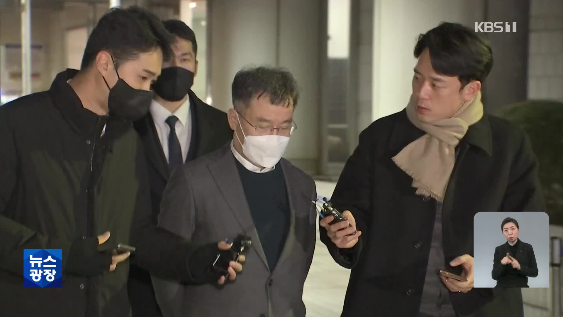 ‘대장동’ 김만배 자해 시도…재산 은닉 조력자들 구속영장