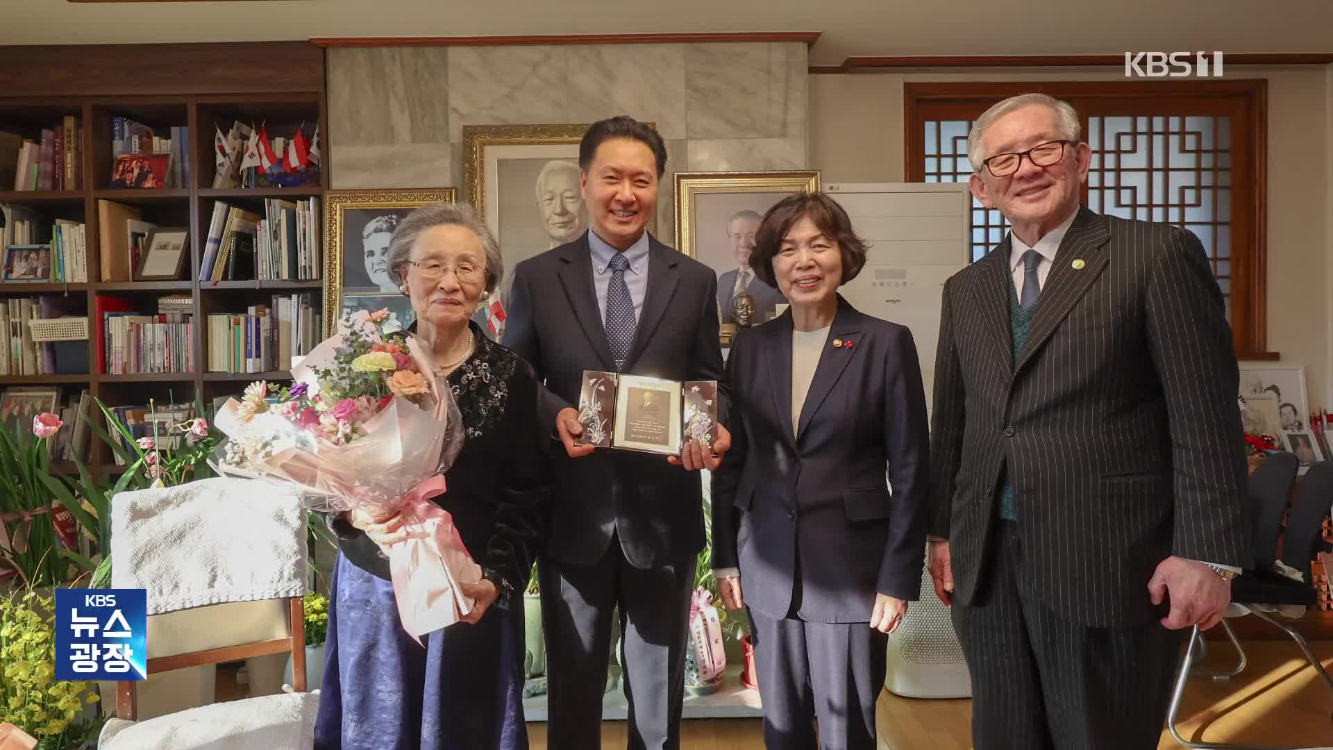 보훈부, 이승만 유족에 이달의 독립운동가 선정패 수여