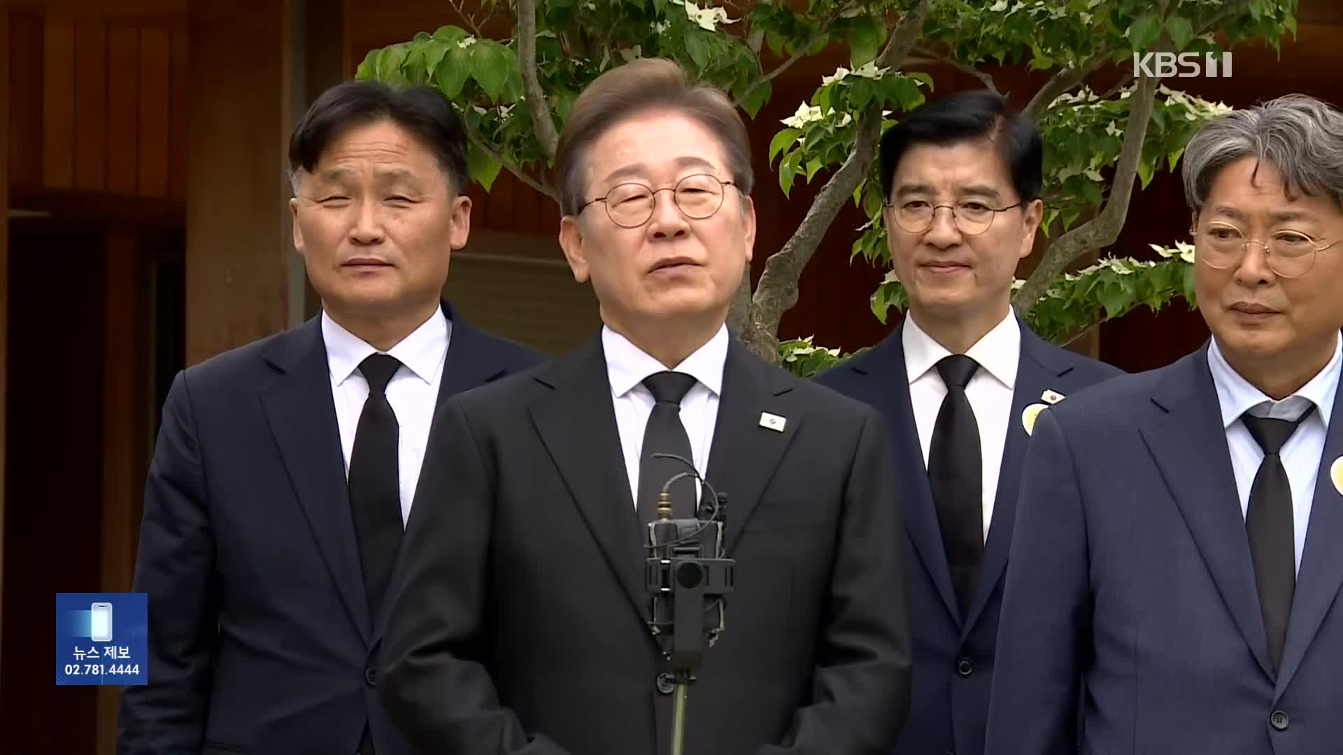 이재명 “노무현의 꿈 국민과 이을 것”…문 전 대통령과 오찬