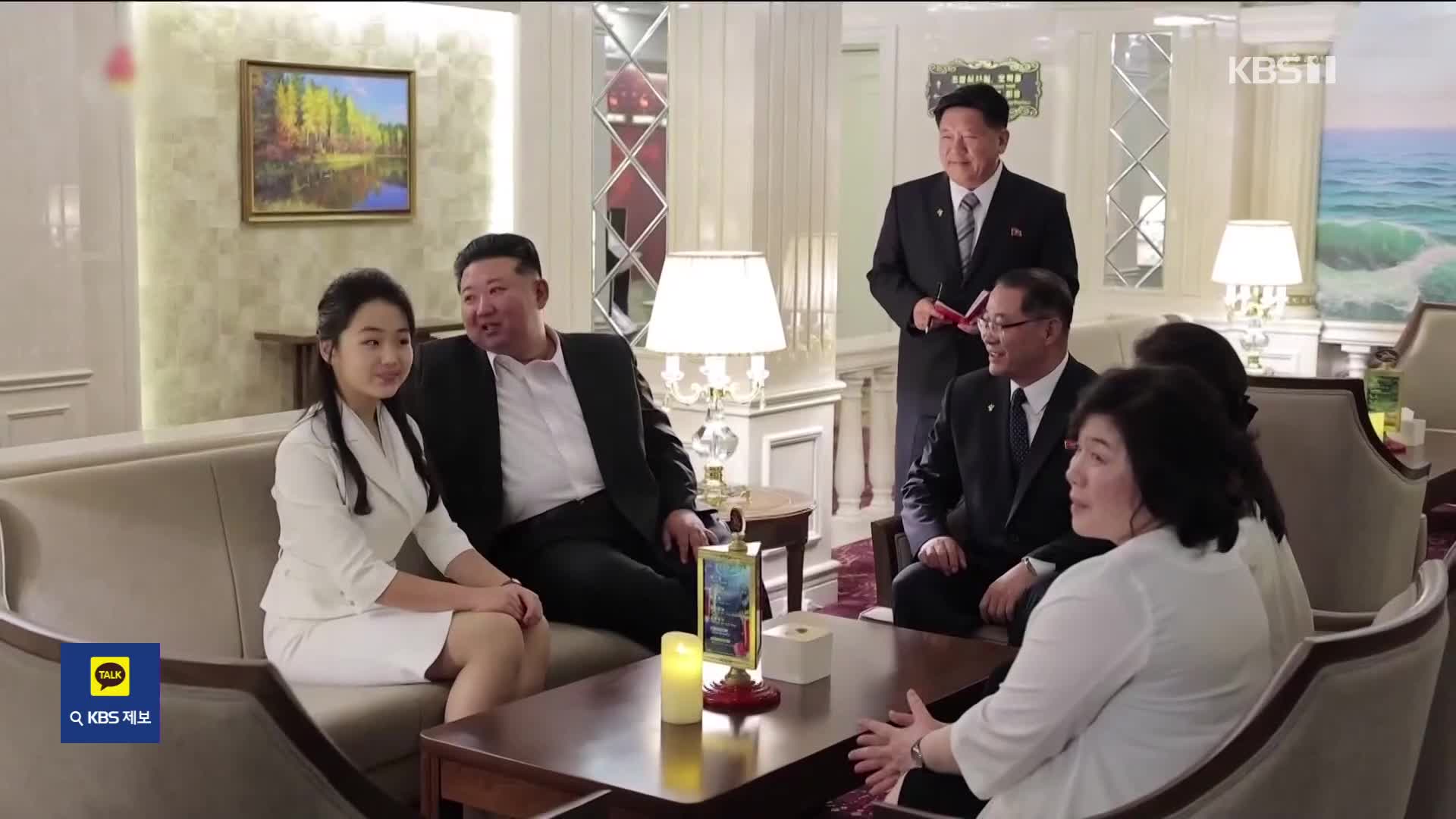 ‘김정은 숙원’ 원산 갈마지구 개장…1년 반 만에 나타난 리설주