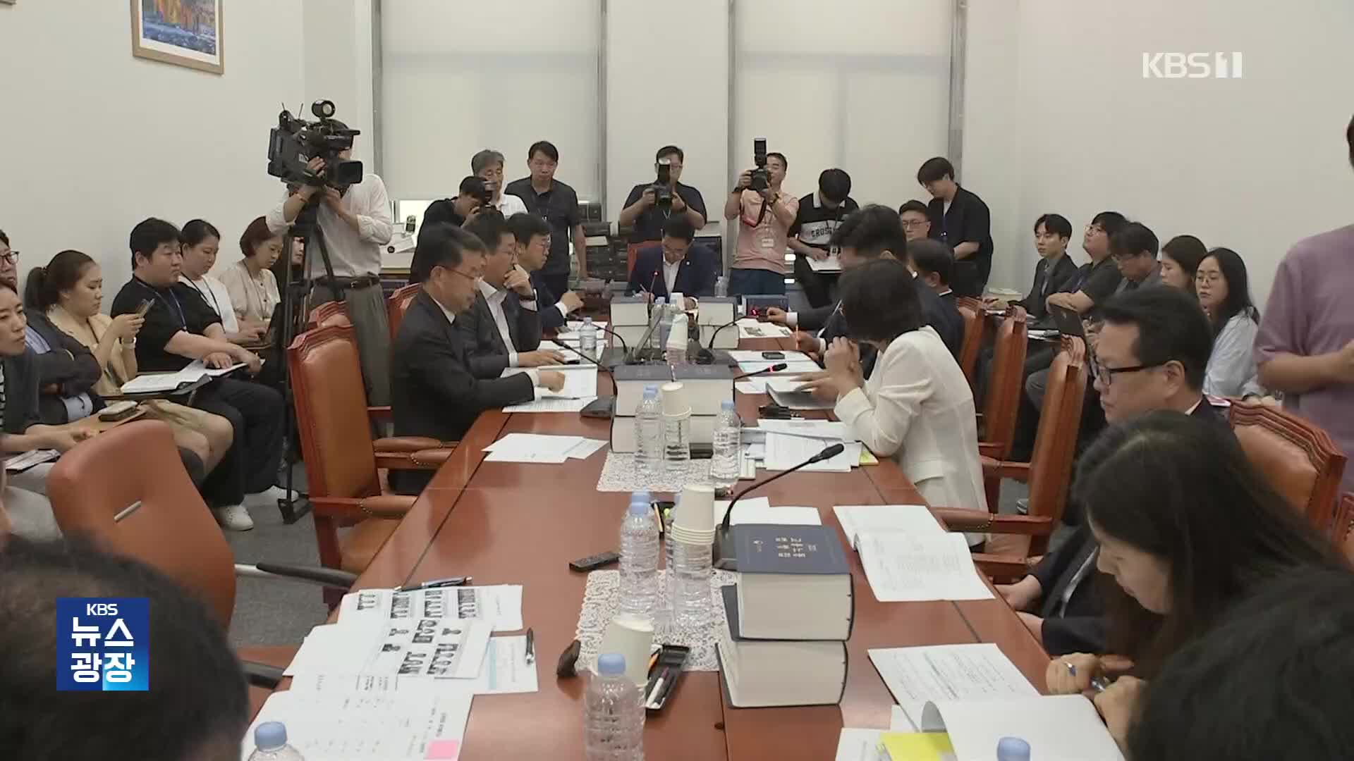 ‘노란봉투법’ 환노위 통과…야 “불법 파업 면허발급법”