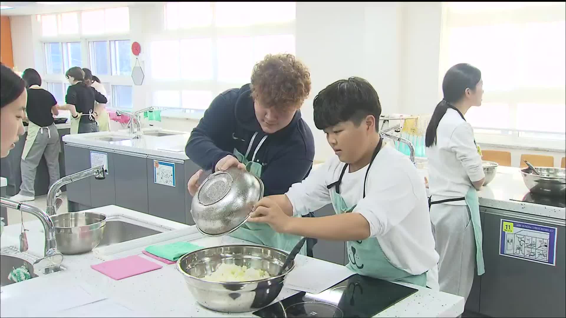 “친구와 함께 한국 문화 배워요”…2년째 국제교류