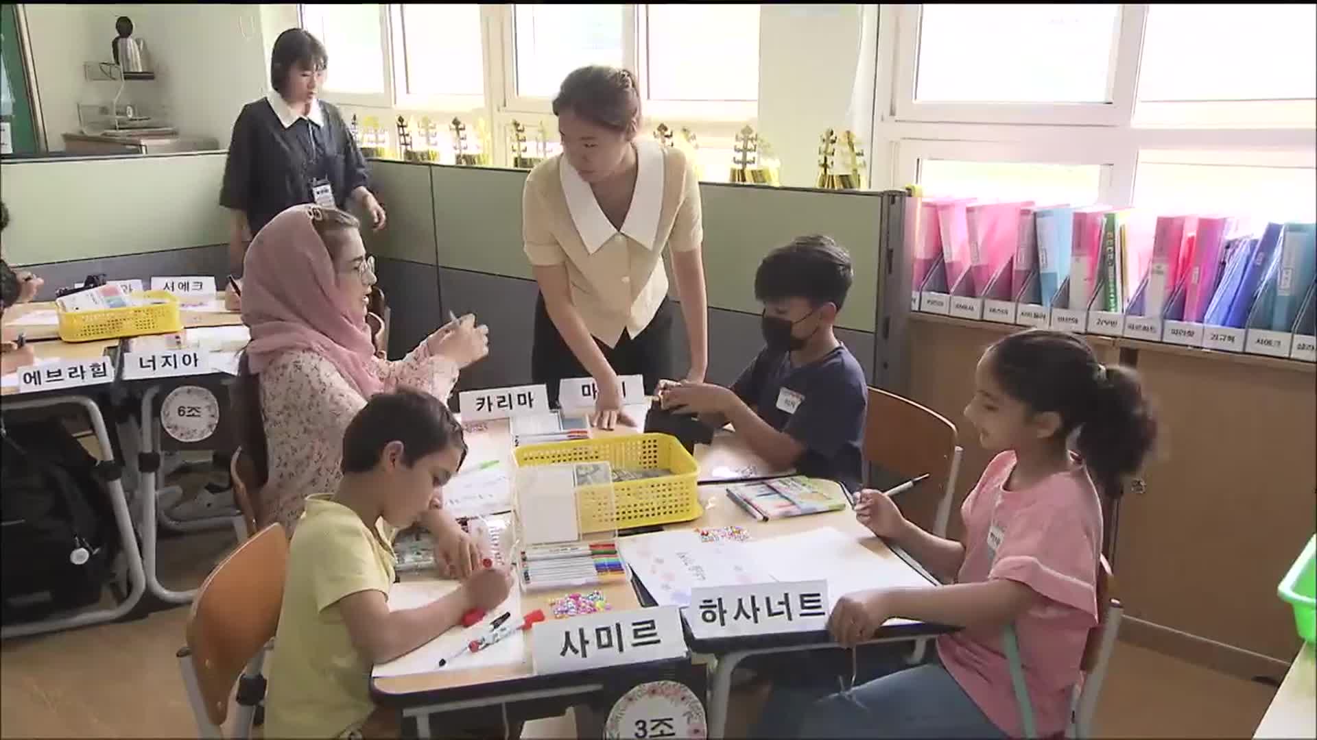 최대 장애물은 ‘언어·문화’…“선생님 도움 커”
