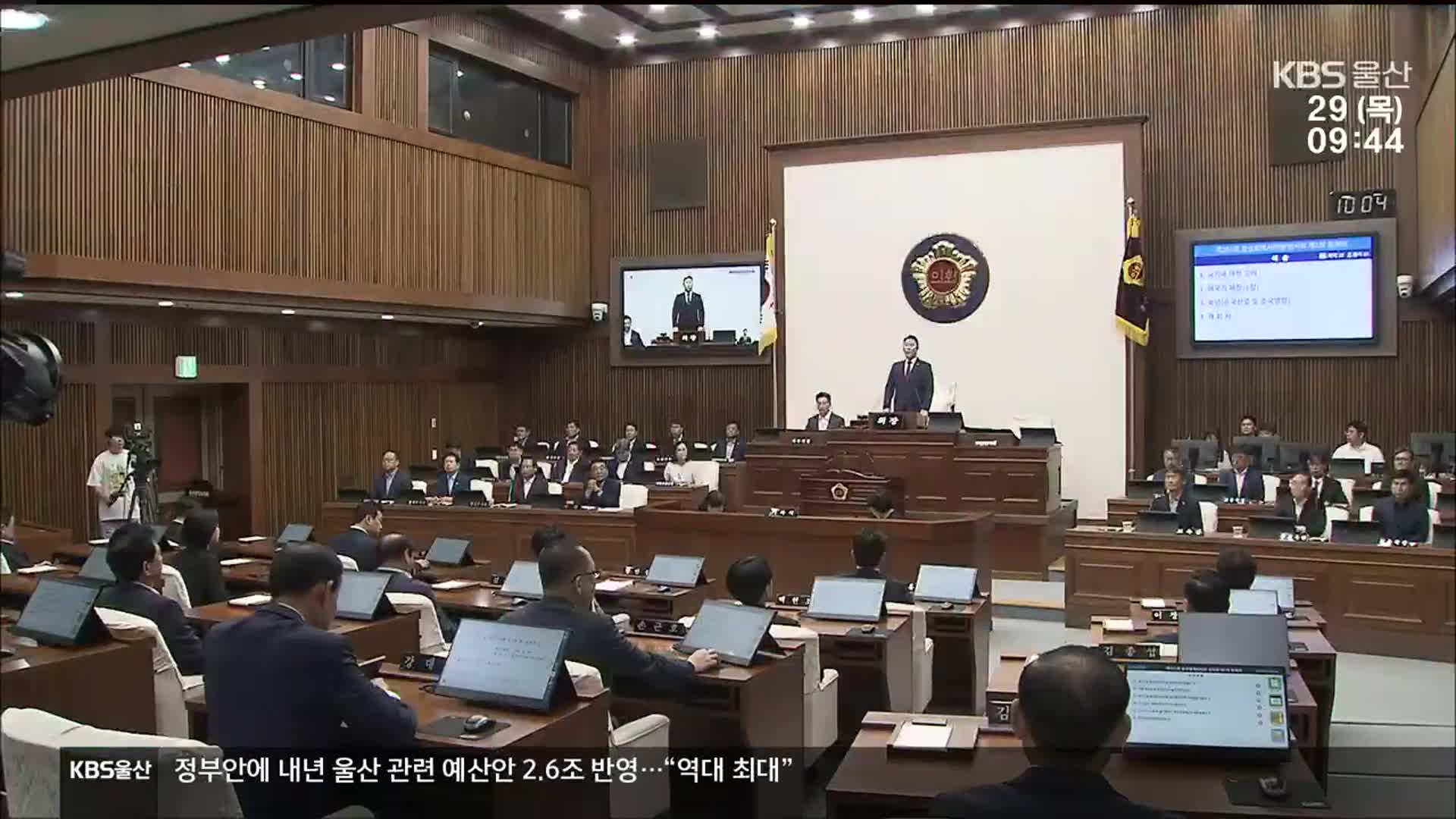 두 달 만에 임시회 열었지만 또 다시 설전