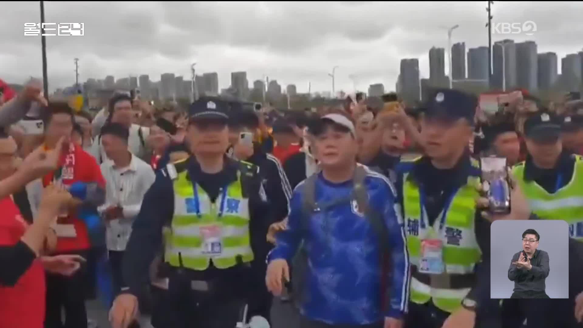 중국, 일본 유니폼 축구팬에 ‘나가라’…계속되는 반일 정서