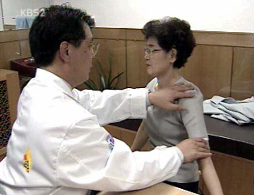 가사노동 무리하면 `오십견` 