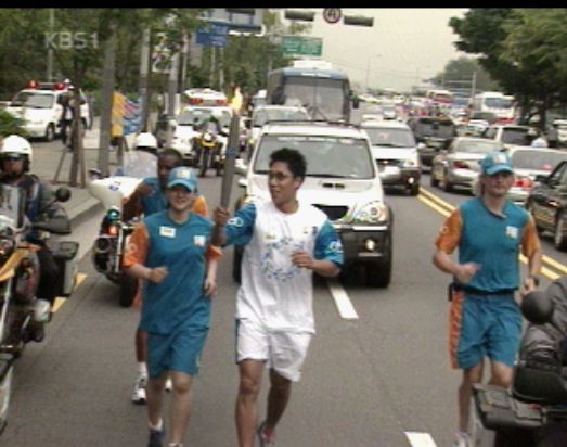 축제 분위기 고조 