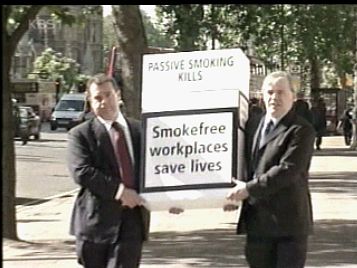 英, 공공장소 금연 법제화 논란 