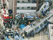日 열차 탈선, 50명 사망·240여 명 부상 