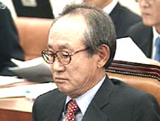 ‘감싸기 감사’ 논란 