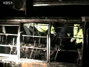 [지구촌]파키스탄 버스 내 폭죽 폭발 外 