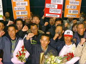 ‘홍콩 원정 시위대’ 11명 입국 