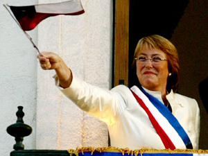 칠레 첫 여성대통령 공식 취임 