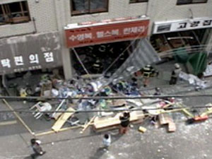 서울 방신시장 가스 폭발…8명 부상 