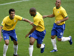 ‘삼바축구’브라질, 히딩크 마법 깼다 