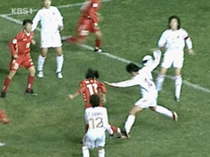 북한여자축구, 심판 구타 중징계 