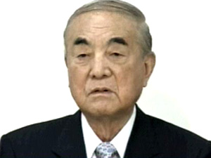 나카소네 “日, 핵무장 검토해야” 