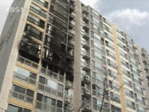 아파트 불…일가족 투신 4명 사상 