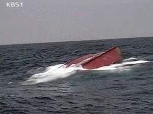 오징어 어선 침몰…1명 사망·6명 실종 