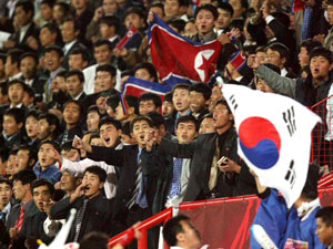 도하에서 하나된 남북 축구 응원단 