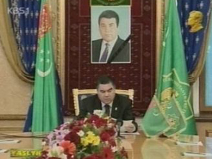21년 독재 투르크멘 대통령 사망 