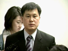 ‘긴급조치’ 판결 판사 실명 공개 결정 