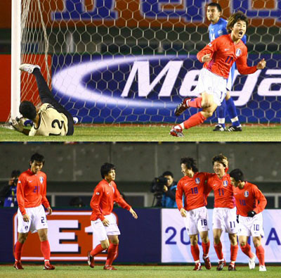28일 오후 안산 와~스타디움에서 열린 2008 베이징 올림픽 축구 아시아 2차 예선 조별 리그 F조 한국 대 우즈베키스탄의 경기에서 한국 대표팀의 한동원이 첫 골을 넣은 뒤 포효하고 있다. 