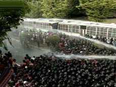 ‘군부대 반대’ 이천 주민들, 거센 몸싸움 