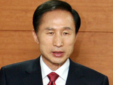 이명박, 경선 규정 전격 양보…내분 고비 넘겨 
