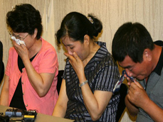 샘물교회 표정…무사귀환 기원 