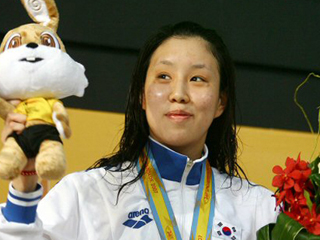 정슬기, 평영 100m 에서도 한국 신기록 外 