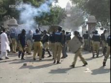 파키스탄, 검거 선풍 속 시위 격화 