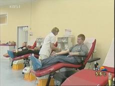 폴란드 젊은이들 헌혈로 돈벌이 