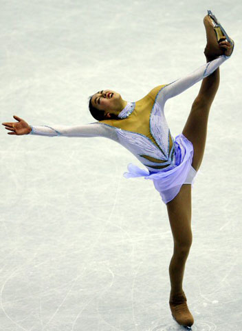 14일 오후 고양시 덕양구 어울림누리 얼음마루 빙상장에서 열린 2008 국제빙상경기연맹(ISU) 4대륙 피겨선수권대회 여자 싱글 쇼트 프로그램 경기에서 ‘일본의 피겨 요정’ 아사다 마오가 연기를 펼치고 있다. 