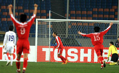 20일 오후 중국 충칭에서 열린 2008 동아시아 축구 선수권 대한민국-북한의 경기에서 북한 정대세가 1대1 동점골을 터뜨린 뒤 포효하고 있다. 