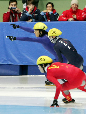  7일 강원 강릉실내빙상장에서 열린 2008세계쇼트트랙선수권대회 첫날 남자 1500ｍ 결승에서 우승을 차지한 송경택이 기뻐하고 있다. 