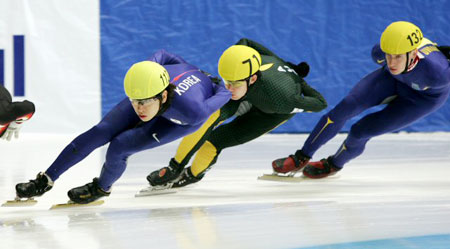  7일 강원 강릉실내빙상장에서 열린 2008세계쇼트트랙선수권대회 남자 1500ｍ 예선에서 이승훈이 역주하고 있다. 